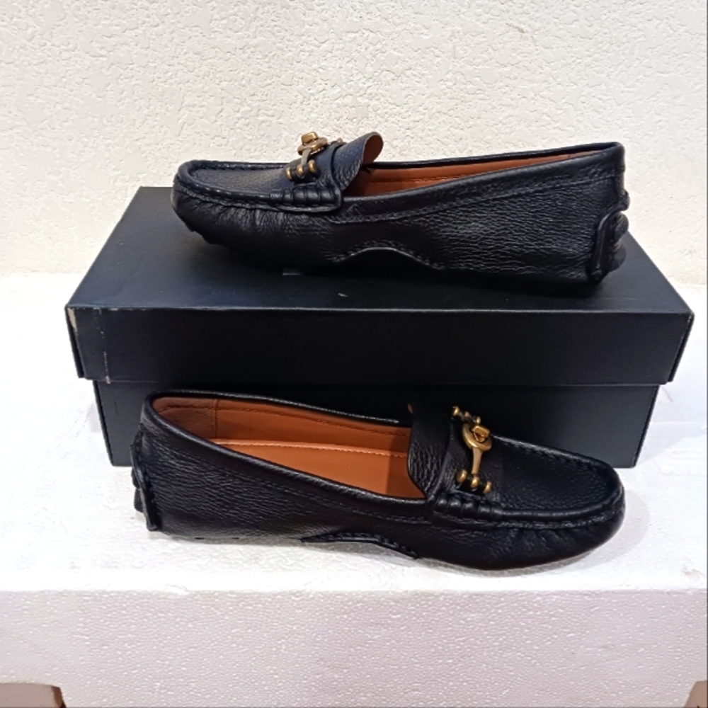 Coach - Picture 3 of 4